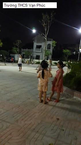 Trường THCS Vạn Phúc